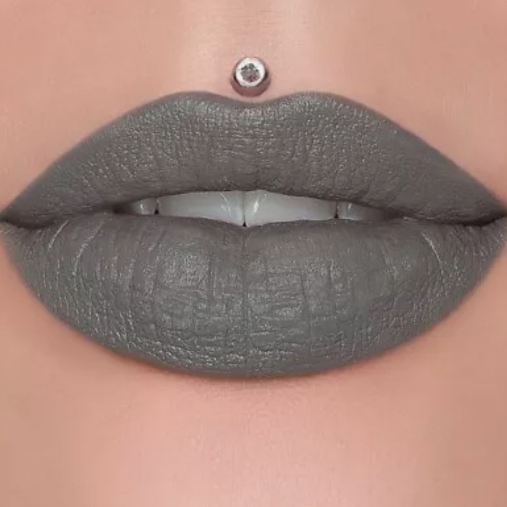 💜 Drill Sergeant- Velvet Trap Lipstick - Jeffree Star